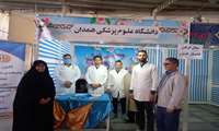 برگزاری غرفه خدمت دانشگاه علوم پزشکی همدان در محل نماز جمعه بمناسبت روز پرستار